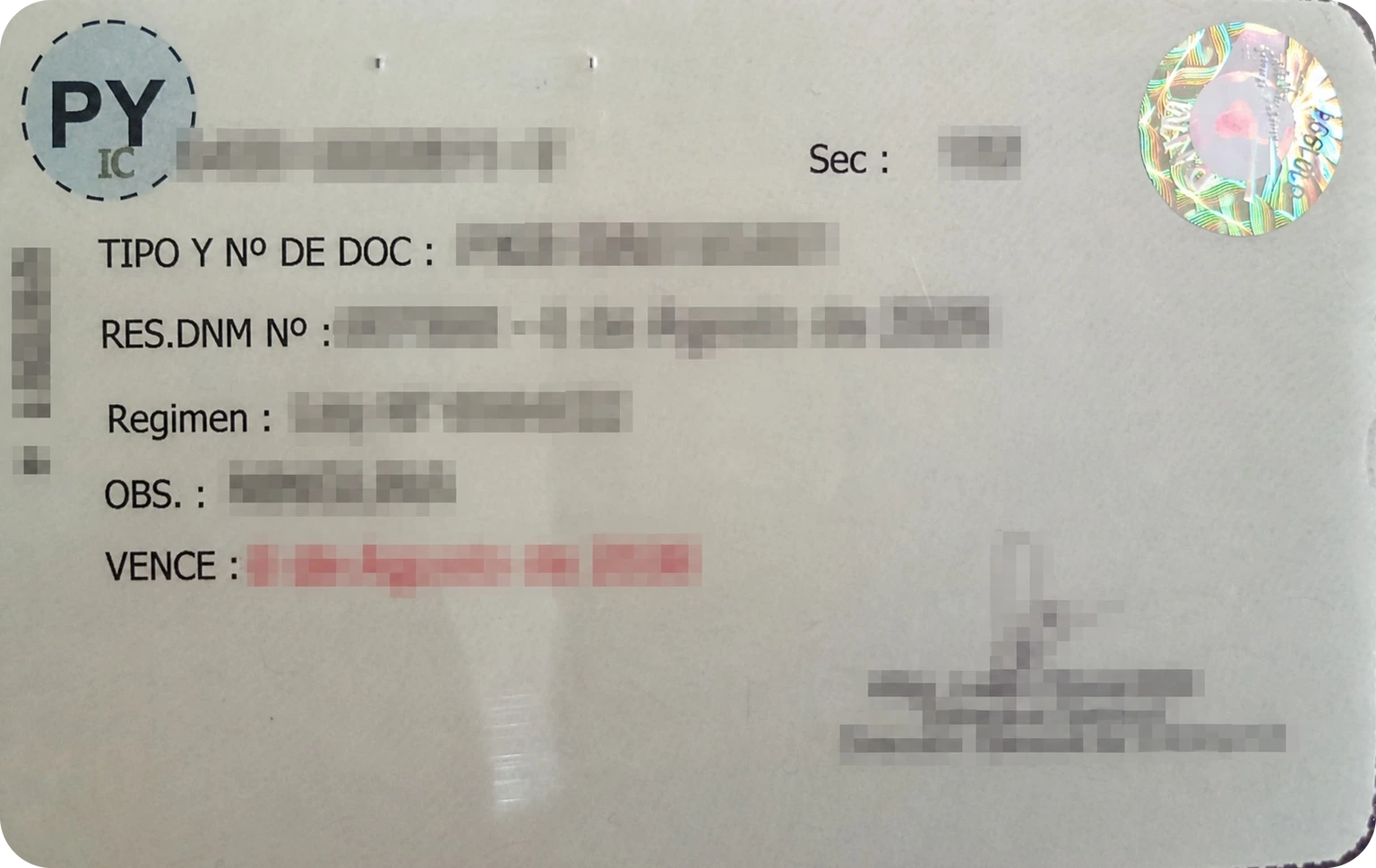 Verso du carnet de résident permanent paraguayen : numéro de document, résolution Migraciones, régime légal et date de renouvellement (exemple réel anonymisé)