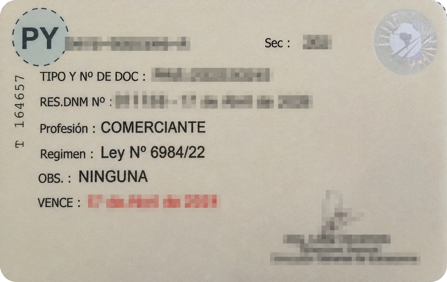 Verso du carnet de résident temporaire paraguayen : numéro de document, résolution Migraciones, profession, régime légal Ley 6984/22 et date d'expiration (exemple réel anonymisé)